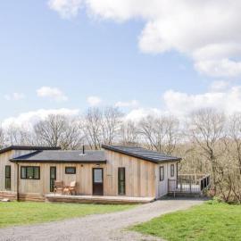 Fabulous detached lodge with hot tub two nights minimum stay, hotel in Bridgnorth