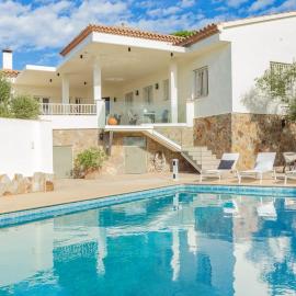 V022 - VILLA ELS OLIVARS, Hotel in Pau