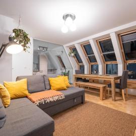Loft mit Balkon im Historischen Altbau am Marktplatz - 75qm, DisneyPlus, 300mbs Internet