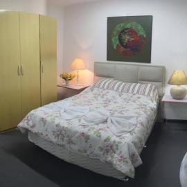 Suíte de hóspedes independente com cozinha, hotel in Teresópolis
