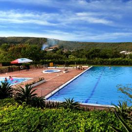 Casa privada "Encanto" Vacacional Piscina y BBQ en Anapoima con Smart TV, 3 Habitaciones 3 Baños Wifi, hotell sihtkohas Anapoima