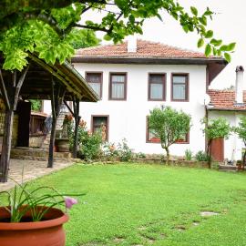 Дядо Петковата Къща, hotel in Elena
