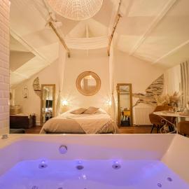 Love Room Bohème Les Petits Plaisirs, hotel v destinácii Angers