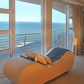 Penthouse ON the Beach - Live Like Royalty، فندق في Warner Beach