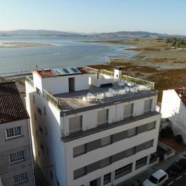 Apartamentos O Grove Awa Bay, хотел в О Грове