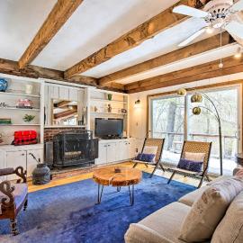 West Cornwall Cabin ~ 4 Mi to Covered Bridge!, hotel in West Cornwall
