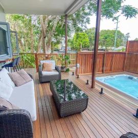 Beach House with spa among the trees Coolum Beach, Hotel in Coolum Beach