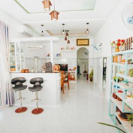 Ngôi nhà nhỏ Lagi Homestay、ラジーのホテル