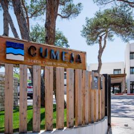 Cumeja Beach Club & Hotel, hotel em Baia Domizia