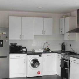Lovely one bedroom apartment with balcony, Hotel in Forest Hill