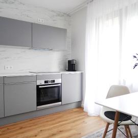 Apartment mit Balkon und Privatparkplatz, hotell i Augsburg