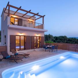 Luxury Villa Malvasia with Seaview and Heated pool, Hotel in Epáno Váthia