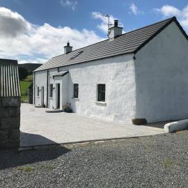 Mournes Family Cottage with Hot Tub, hotel i Hilltown