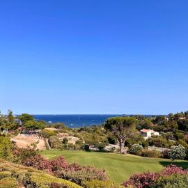CAP ESTEREL AGAY SAINT RAPHAEL VUE MER Studio 4 personnes chez Evelyne