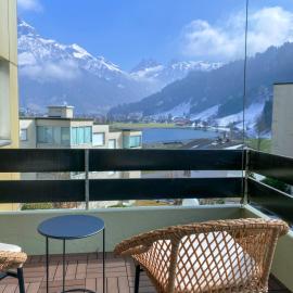 Wunderstay Alpine 203 Chic Studio with Balcony, Mountain and Lake view, hotel a Engelberg