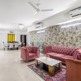 Homlee-Super Luxury 4 BHK Apartment nr NOIDA EXPO, Hotel in Noida