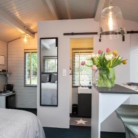 Tiny House Boatshed, khách sạn ở Heemstede