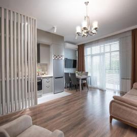 2-Bedroom Apartment with Spacious Balcony - Self Check-In - 5 Min to Metro