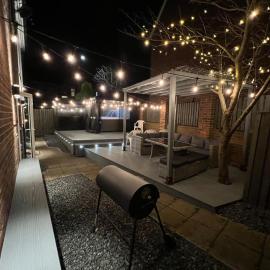 Numero Uno Detached Aparthouse 7 BR Hot Tub Wifi Parking Contractors and Group Friendly