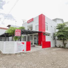 RedDoorz Syariah near GOR Bung Karno Nganjuk, hotel sa Nganjuk