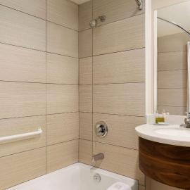 Days Inn by Wyndham Victoria Airport Sidney, hotel in Sidney