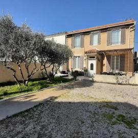 Maison MALOYA 2 chambres avec jardin, hotel a Cavaillon