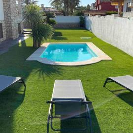 Great apartment in a villa with swimming pool, hotel em Chiva