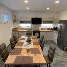 Haus Benz für 8 Personen - 4 Zimmer m. Dusche Vollausstattung 1km v. Wittenberge Baustelle A14 Parkplätze Grill Gemeinschaftsküche, отель в городе Eickerhöfe