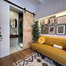Estoril Tiny Home 5 Minutes From the Beach, отель в Эшториле