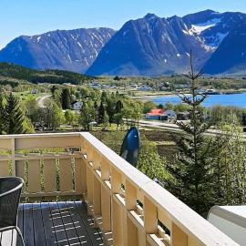 8 person holiday home in SORTLAND-By Traum, Hotel in Sortland
