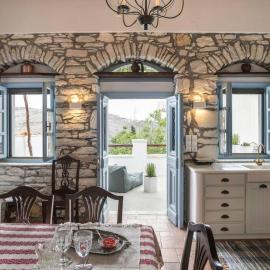 Traditional Inn Pirethron، فندق في Apeiranthos