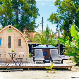 Nashira HOT TUB PISCINA Y JARDIN, hotel a Buzanada