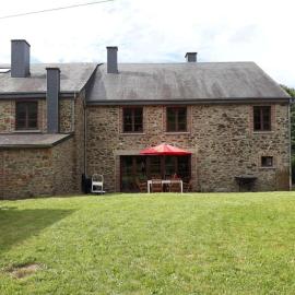 Charmante maison de caractère à 2Km de Redu, hotel a Libin