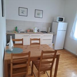 sara1 – hotel w mieście Slavonski Brod