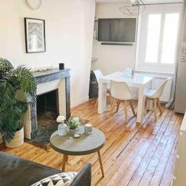 Appart/Loft hyper centre POISSY, RER : 2min à pied, hotell i Poissy