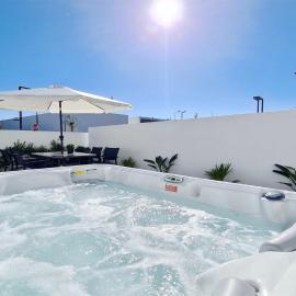 Marina Retreat - CleverDetails, for 2 adults and 2 children, Jacuzzi, near the Marina and the beach