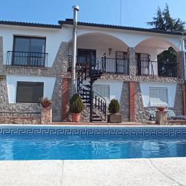 Gira-sol villa, hotel in Vidreres