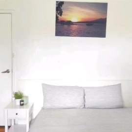 Lovely Queen Room + TV +Wifi FREE Parking Pet Friendly, hotel u gradu Glenfield