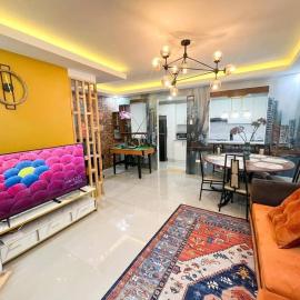 Townhouse with game area and access to swimming pool, hotell sihtkohas San Fernando