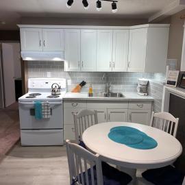 Newly Renovated Basement Suite!, hotel a Lethbridge