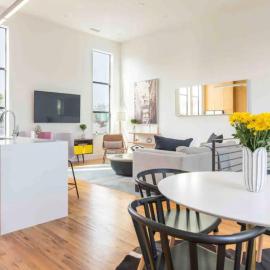 Glamorous Perfectly Located Luxury 2 Bed Townhome