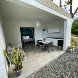 LES GITES DE LA RESERVE, hotel u gradu Bouillante