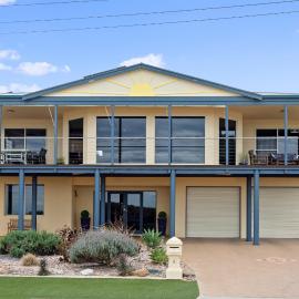 Beachside Escape on The Esplanade, hotel in Christies Beach