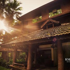Emarald Resort, hotel u gradu Pulamanthole