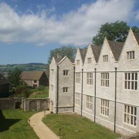 Y Fan, hotel Caerphillyben