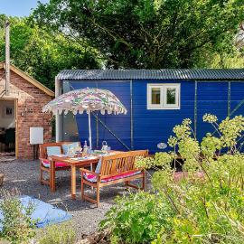 Finest Retreats - Shrawardine Train Carriage, hotel in Shrawardine