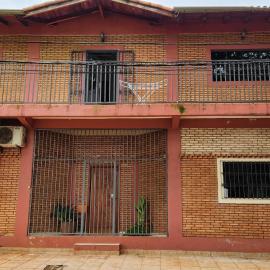 Casa duplex en Área 4 CDE, hotel in Ciudad del Este