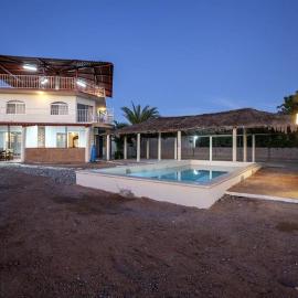 Casa Centenario: Lovely 3br home w/ heated Pool great for families, hotel in El Centenario