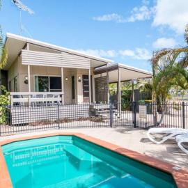 Dolphin Escape Holiday House