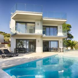 Casa Grifeu con Piscina Compartida y Parking - ES-228-126, khách sạn ở Llança